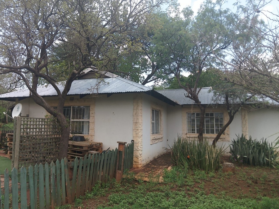 6 Bedroom Property for Sale in Hartbeespoort Rural North West